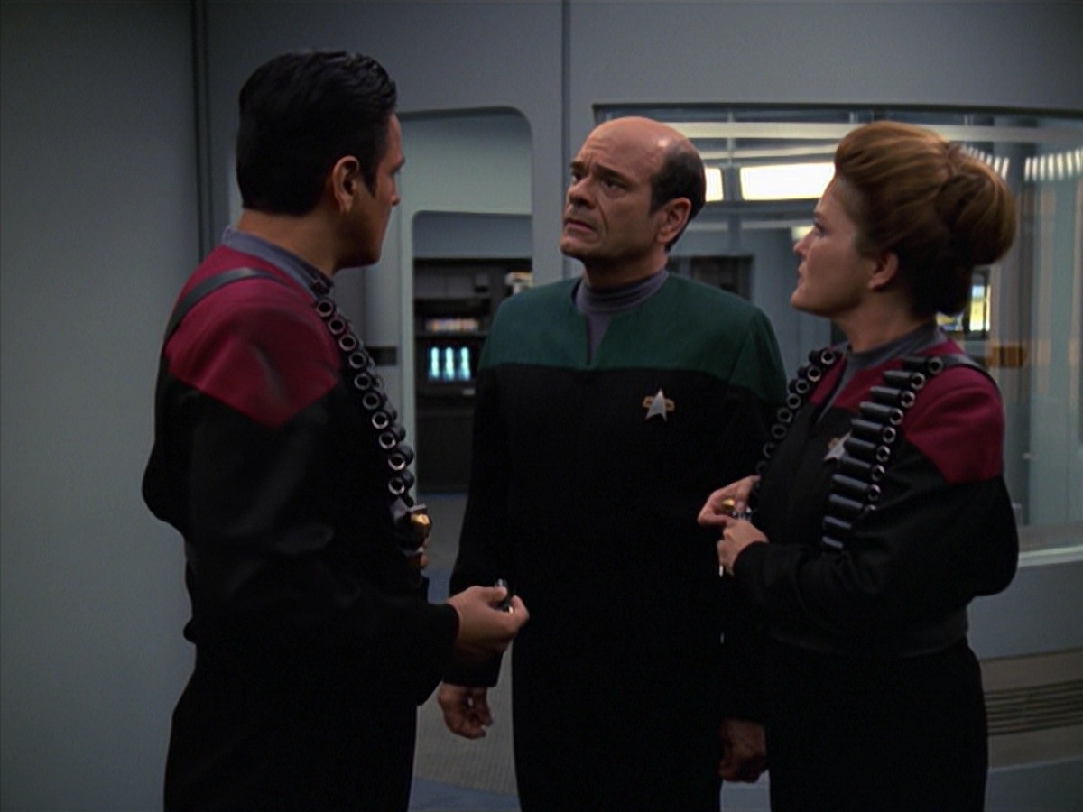 extant_StarTrek_VOY_7x11-Shattered_1834.jpg