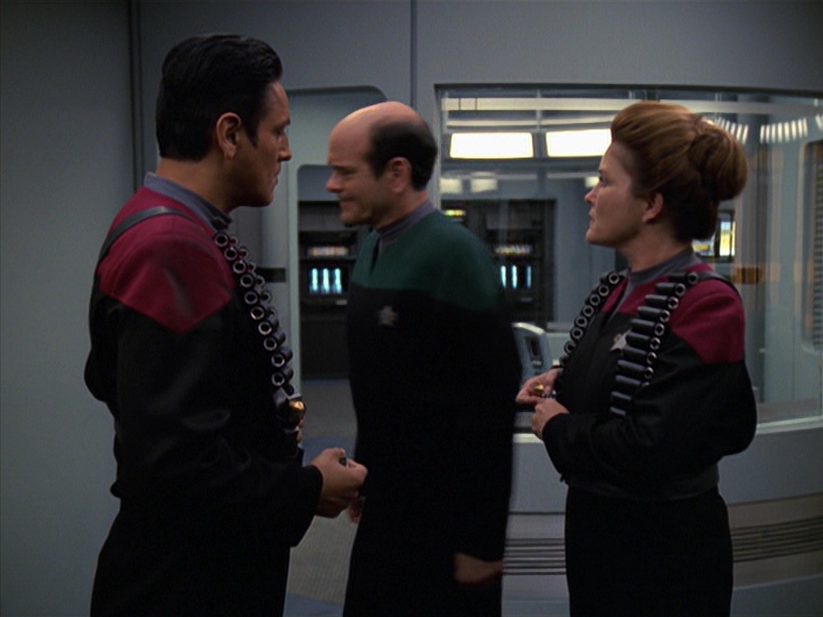 extant_StarTrek_VOY_7x11-Shattered_1841.jpg