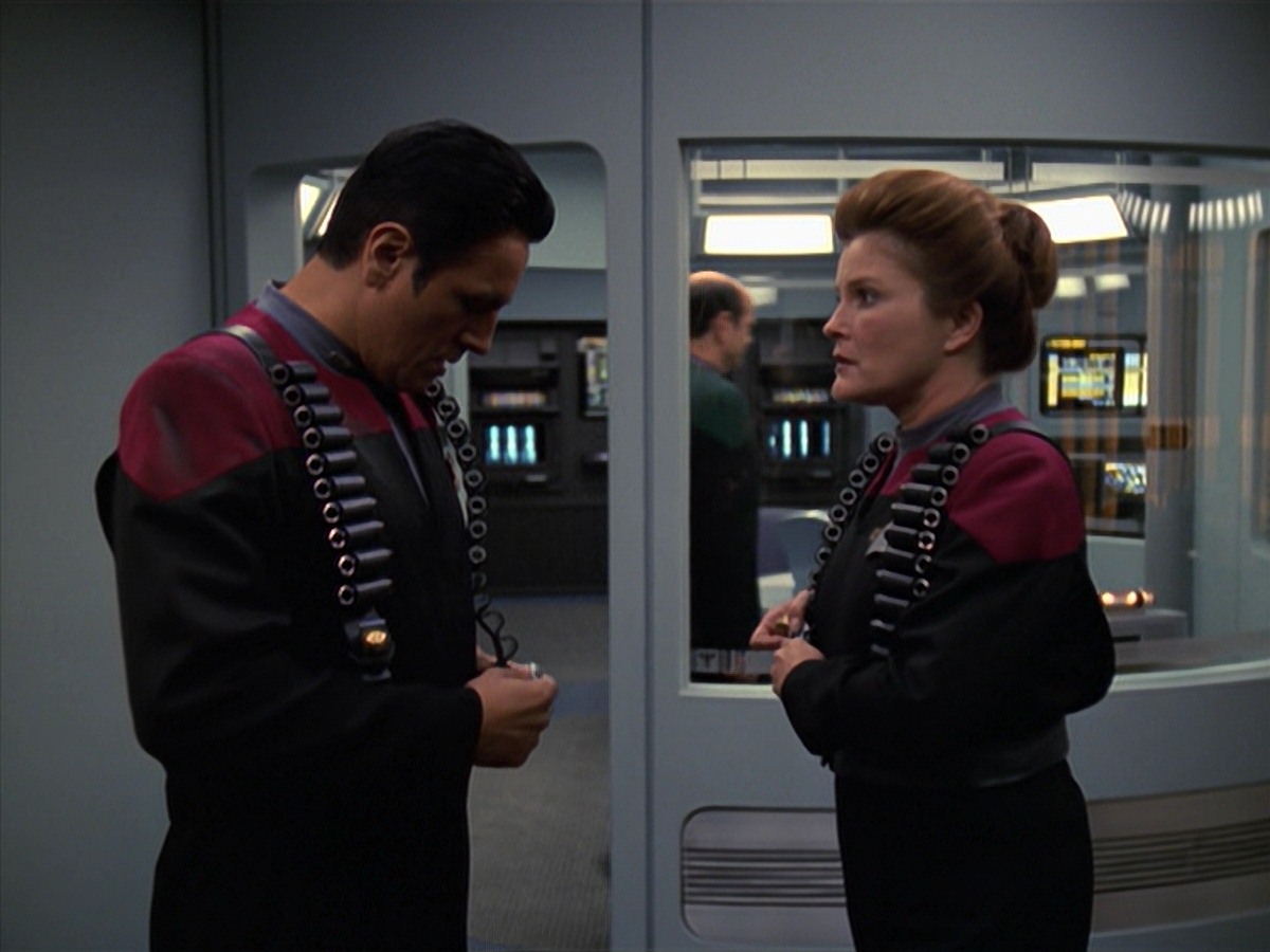 extant_StarTrek_VOY_7x11-Shattered_1844.jpg