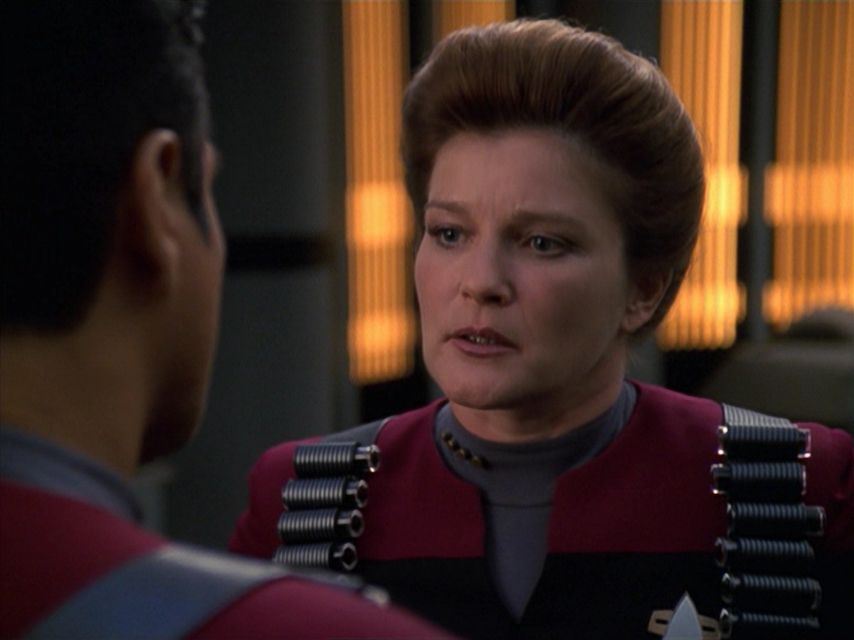 extant_StarTrek_VOY_7x11-Shattered_1857.jpg