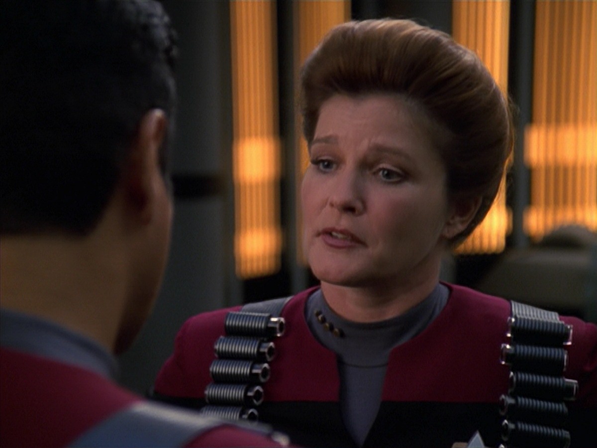 extant_StarTrek_VOY_7x11-Shattered_1882.jpg