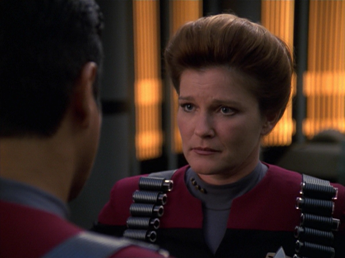 extant_StarTrek_VOY_7x11-Shattered_1883.jpg