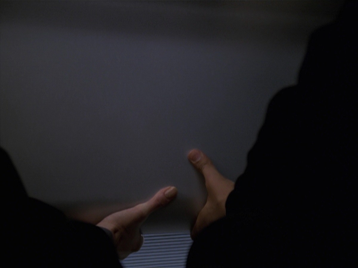 extant_StarTrek_VOY_7x11-Shattered_1896.jpg