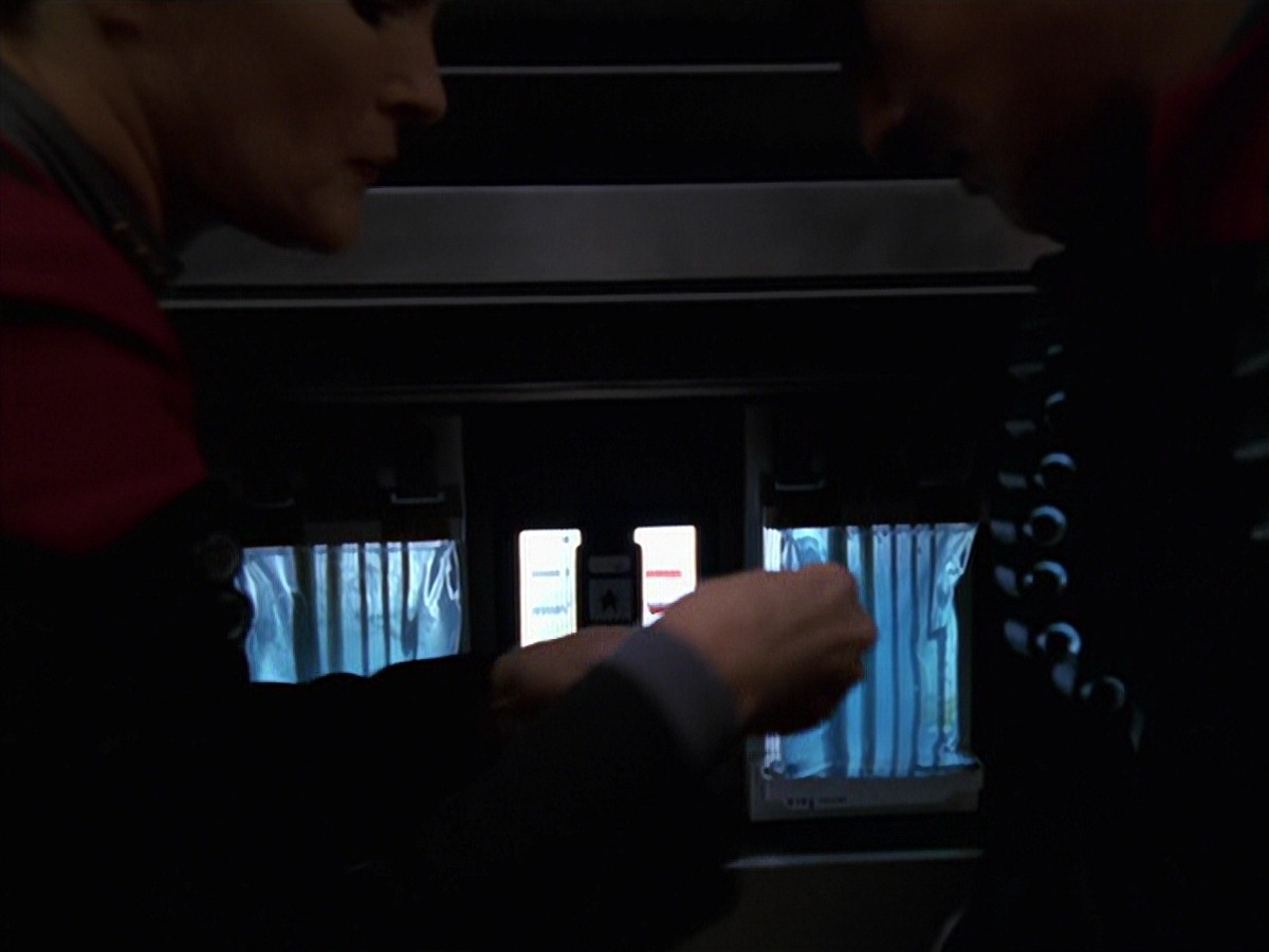 extant_StarTrek_VOY_7x11-Shattered_1901.jpg