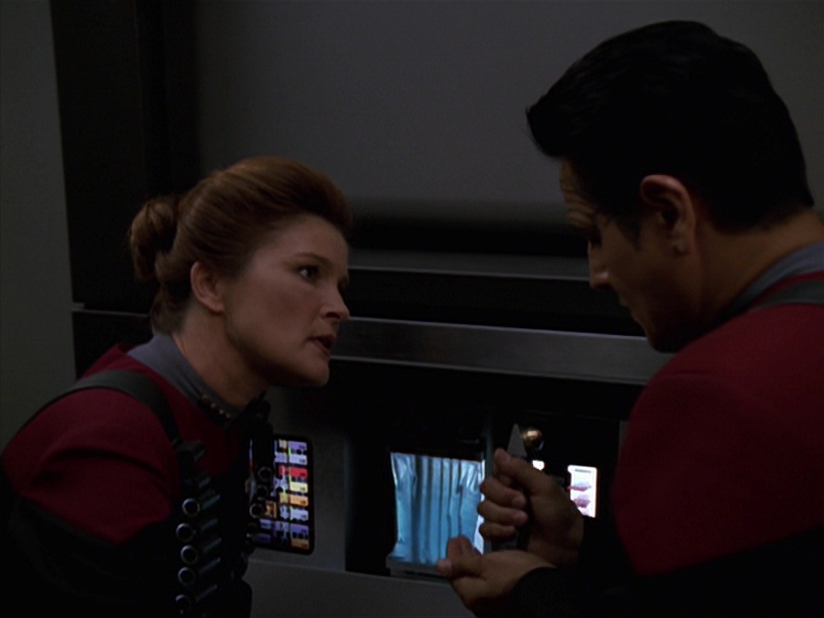 extant_StarTrek_VOY_7x11-Shattered_1911.jpg