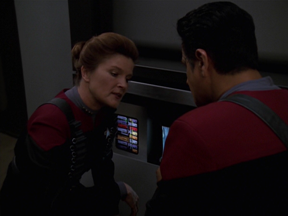 extant_StarTrek_VOY_7x11-Shattered_1917.jpg