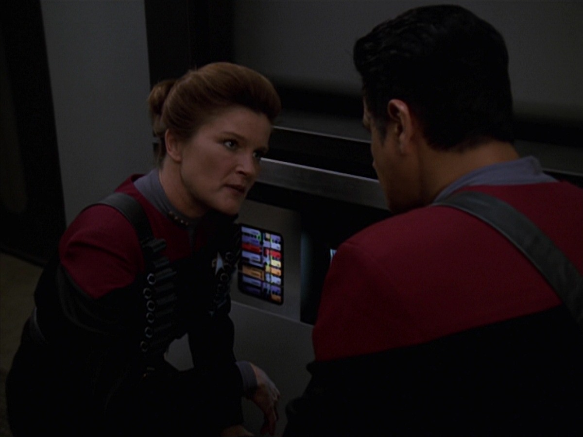extant_StarTrek_VOY_7x11-Shattered_1918.jpg