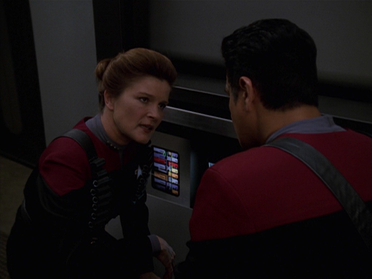 extant_StarTrek_VOY_7x11-Shattered_1921.jpg