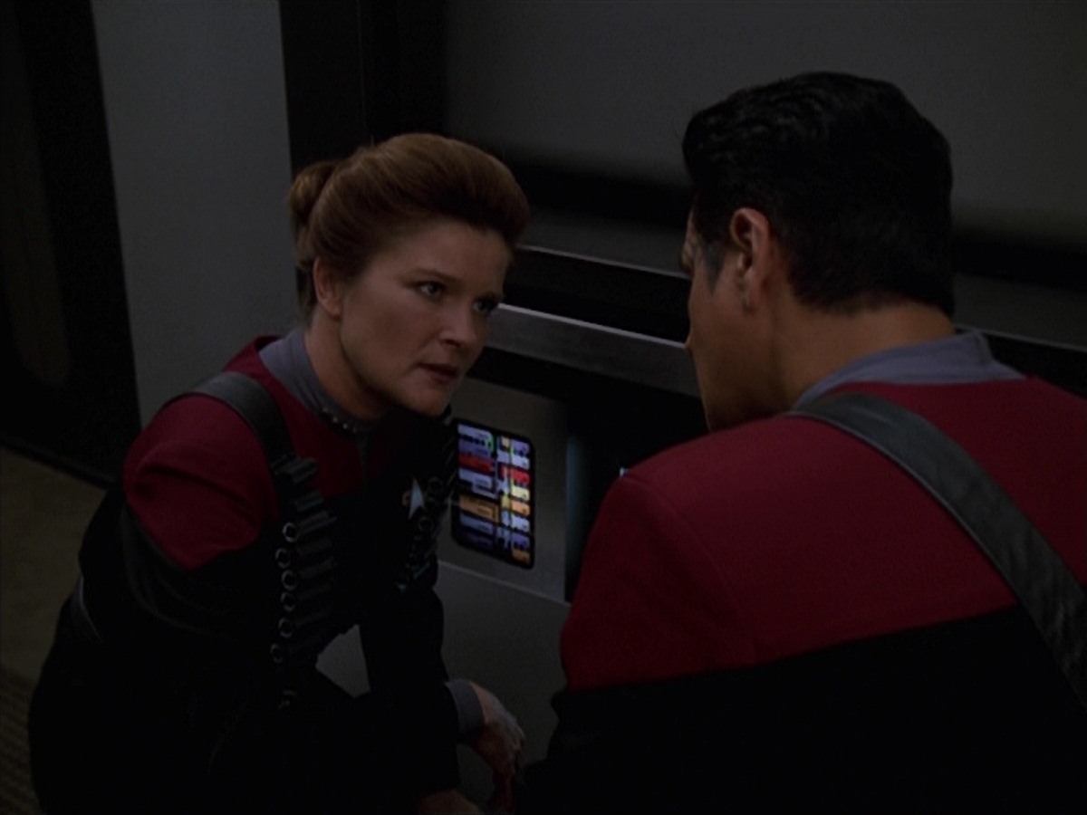 extant_StarTrek_VOY_7x11-Shattered_1934.jpg