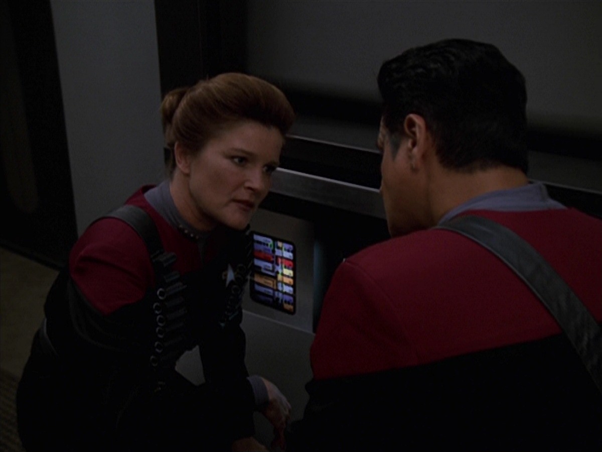 extant_StarTrek_VOY_7x11-Shattered_1936.jpg