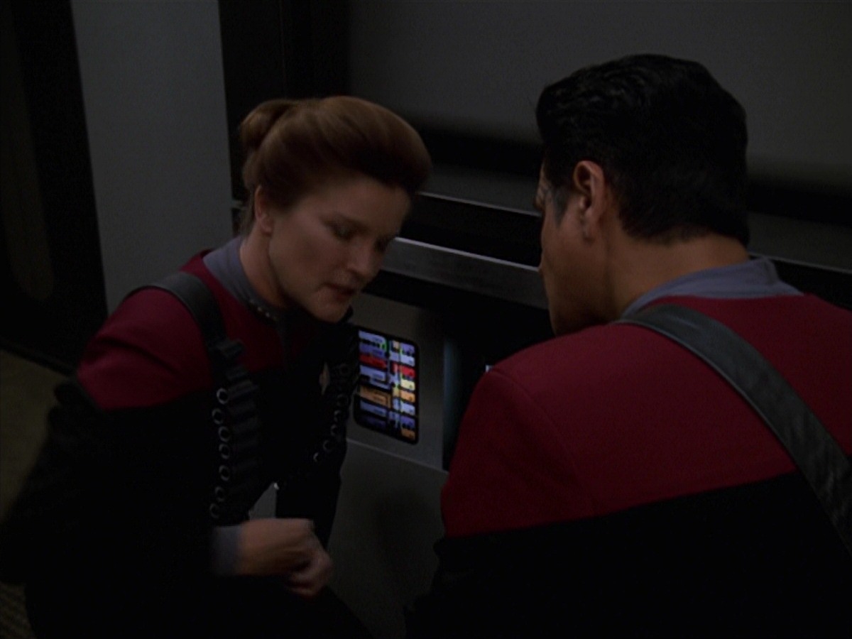 extant_StarTrek_VOY_7x11-Shattered_1937.jpg