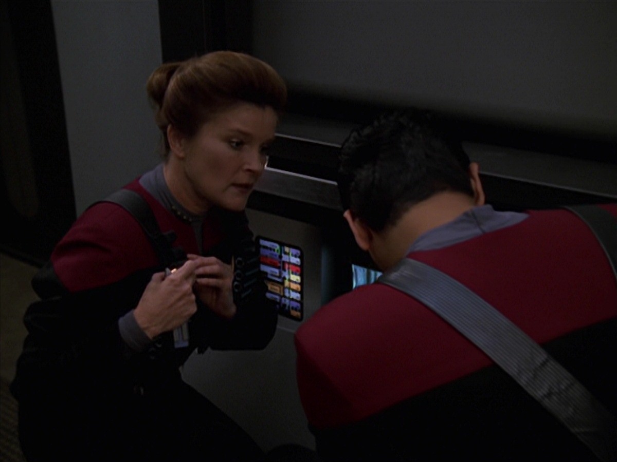 extant_StarTrek_VOY_7x11-Shattered_1943.jpg