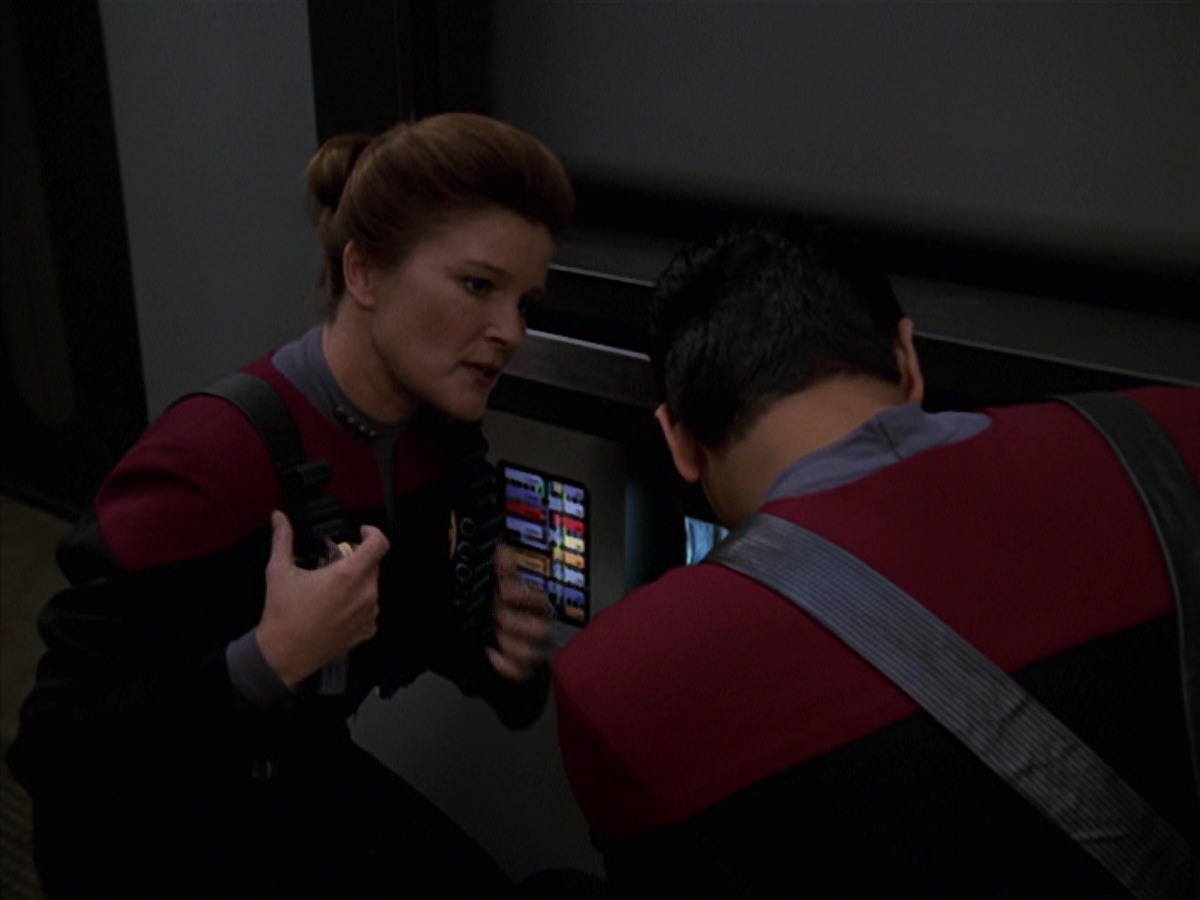 extant_StarTrek_VOY_7x11-Shattered_1945.jpg
