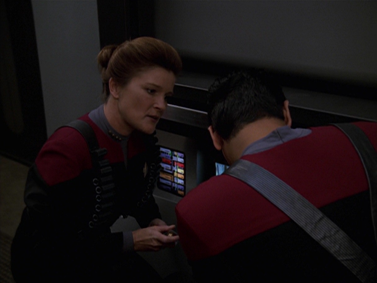 extant_StarTrek_VOY_7x11-Shattered_1948.jpg