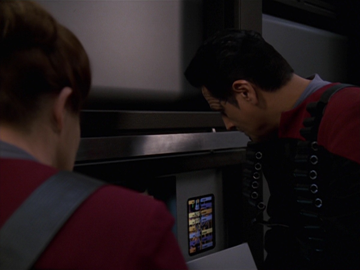 extant_StarTrek_VOY_7x11-Shattered_1950.jpg