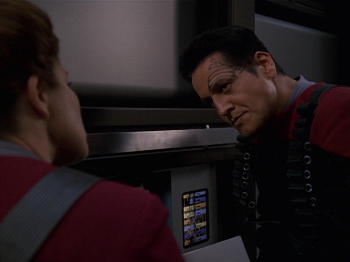 extant_StarTrek_VOY_7x11-Shattered_1951.jpg