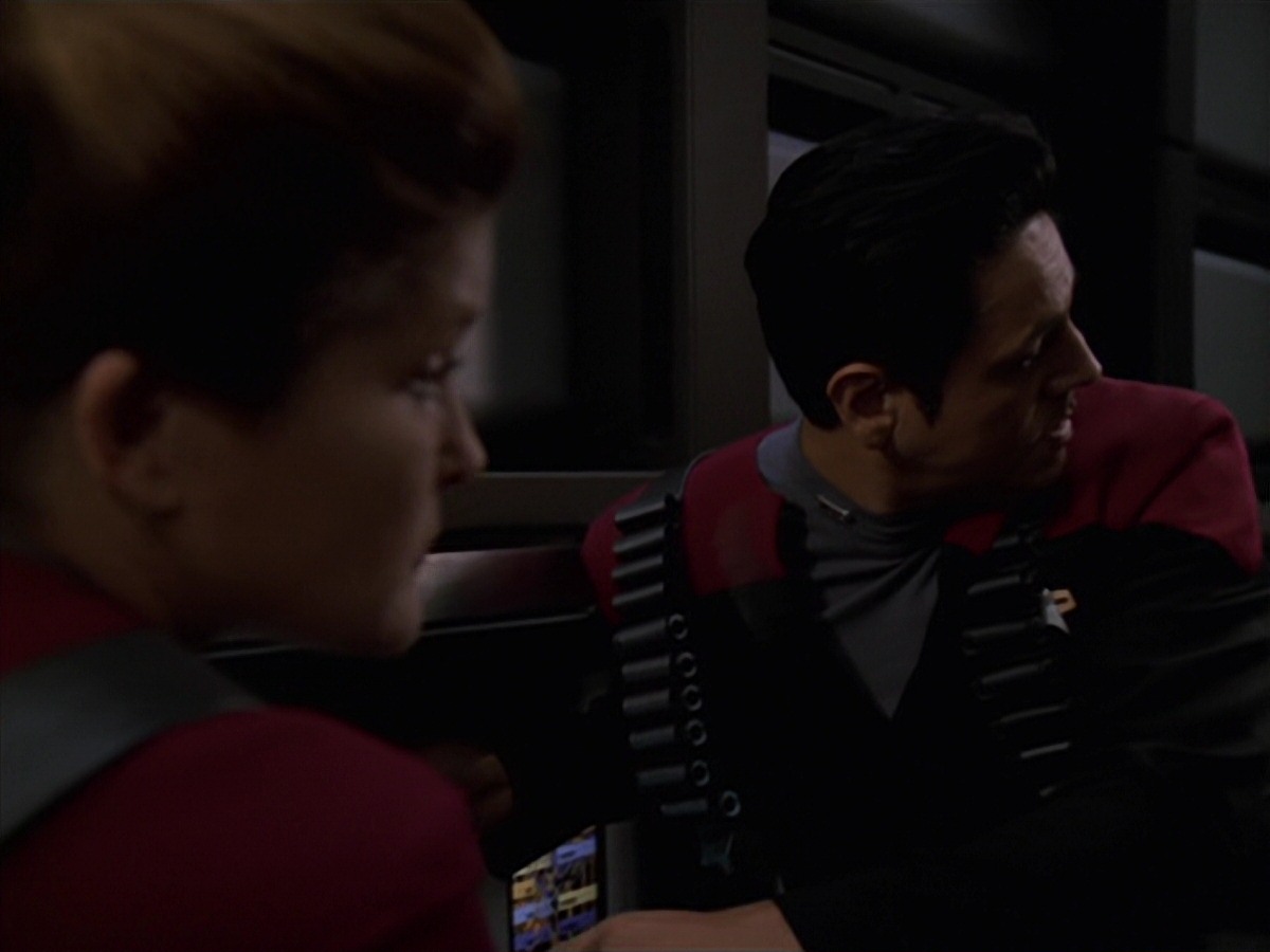 extant_StarTrek_VOY_7x11-Shattered_1966.jpg