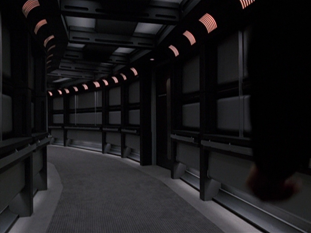 extant_StarTrek_VOY_7x11-Shattered_1970.jpg