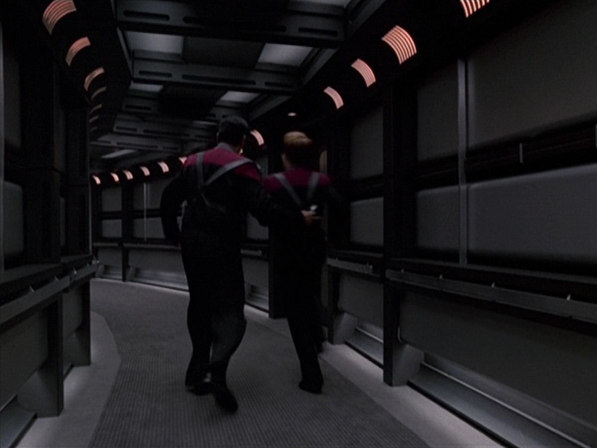 extant_StarTrek_VOY_7x11-Shattered_1972.jpg