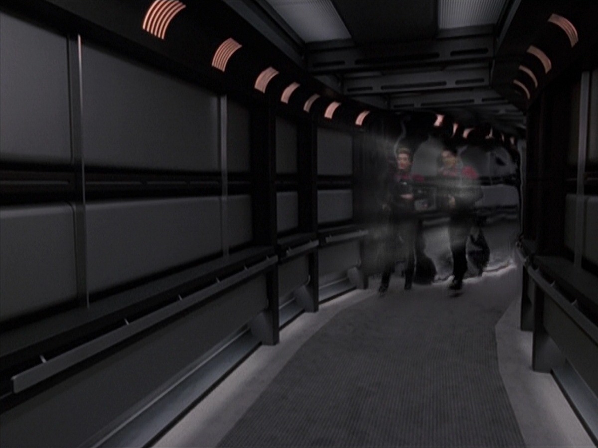 extant_StarTrek_VOY_7x11-Shattered_1973.jpg
