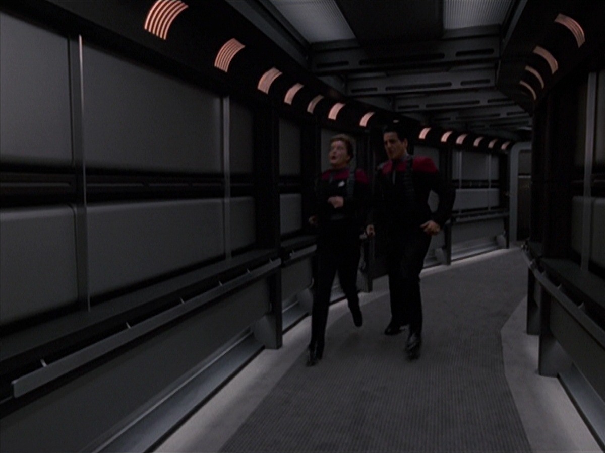 extant_StarTrek_VOY_7x11-Shattered_1974.jpg
