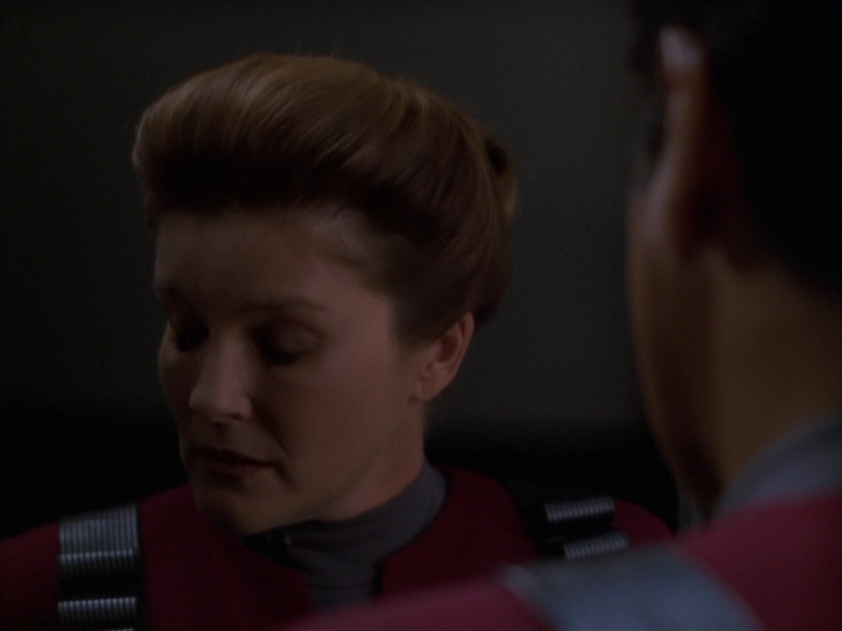 extant_StarTrek_VOY_7x11-Shattered_1985.jpg