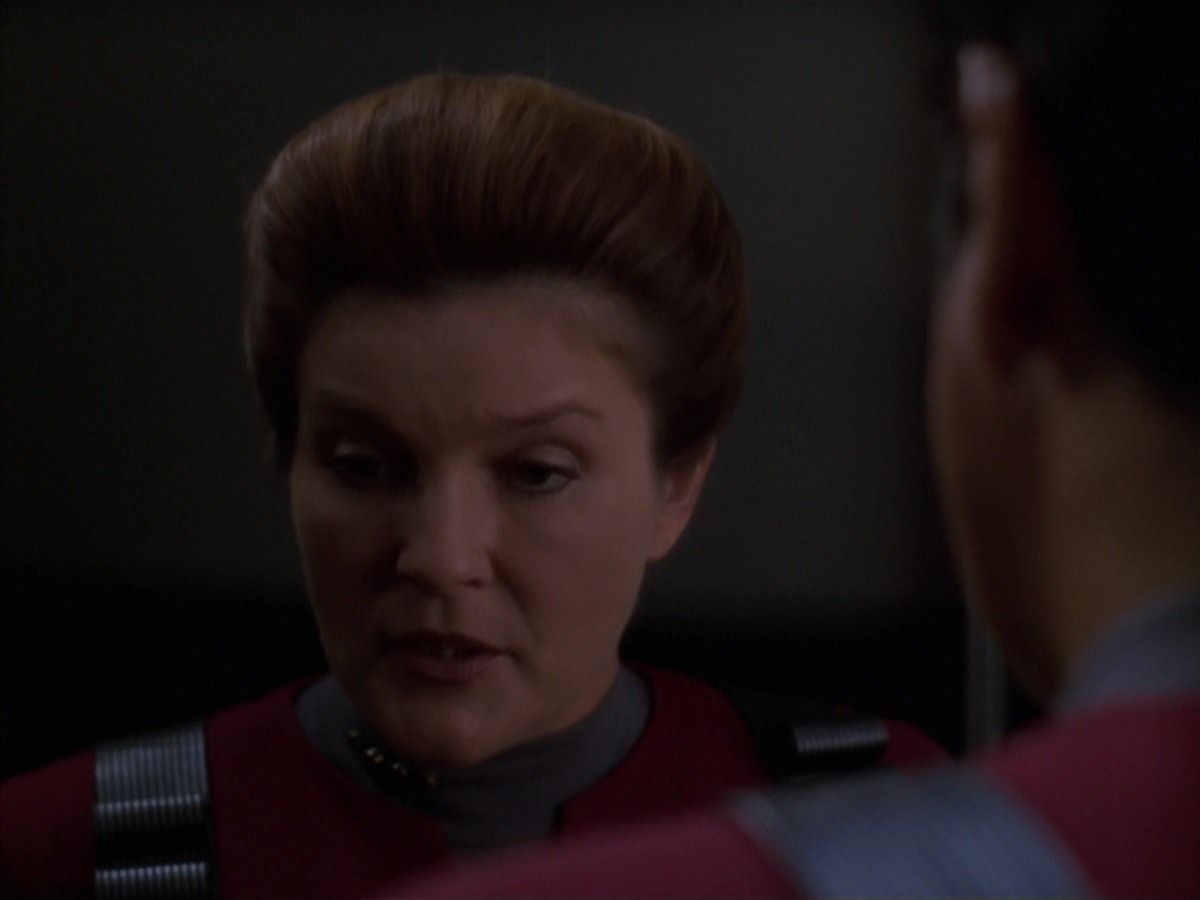 extant_StarTrek_VOY_7x11-Shattered_1988.jpg