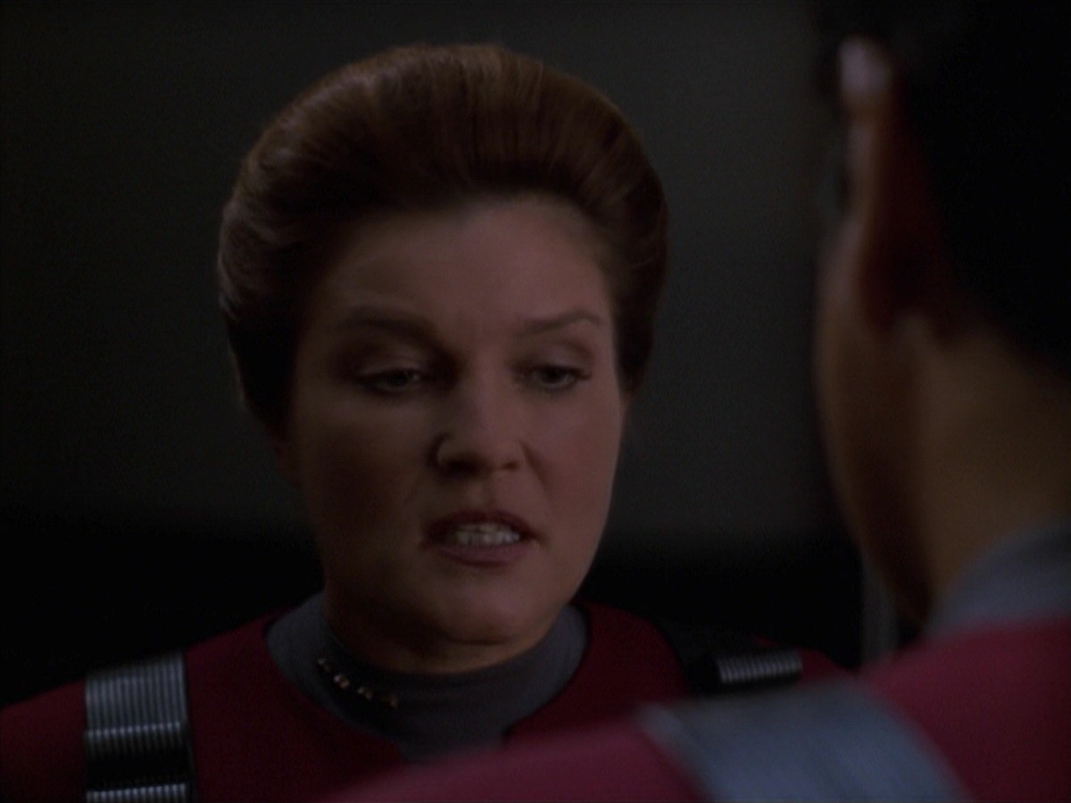 extant_StarTrek_VOY_7x11-Shattered_1989.jpg