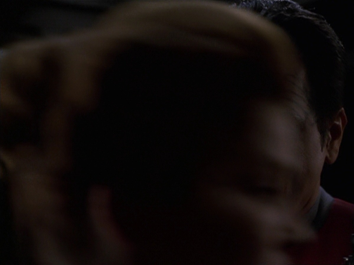 extant_StarTrek_VOY_7x11-Shattered_2011.jpg