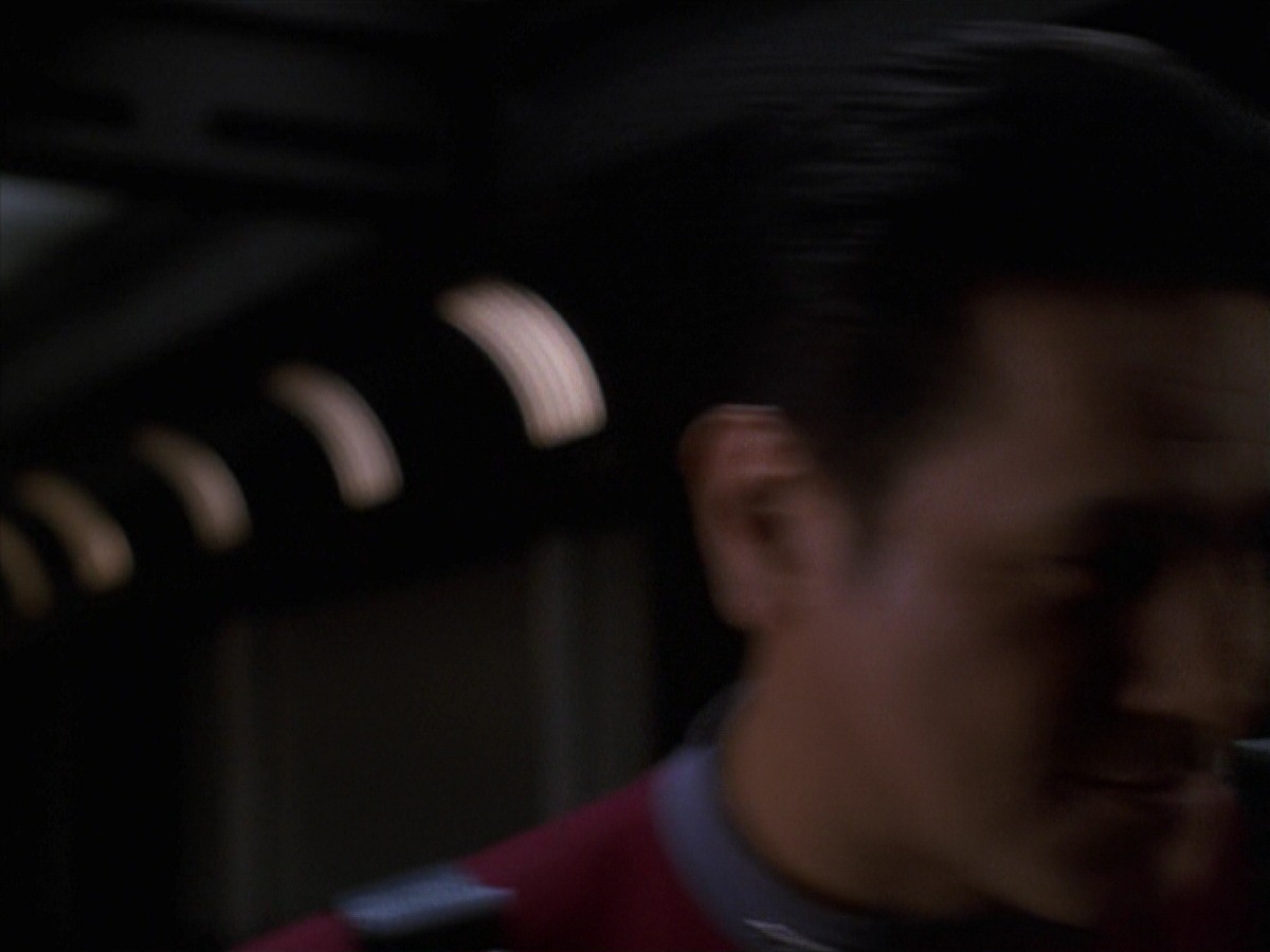extant_StarTrek_VOY_7x11-Shattered_2012.jpg