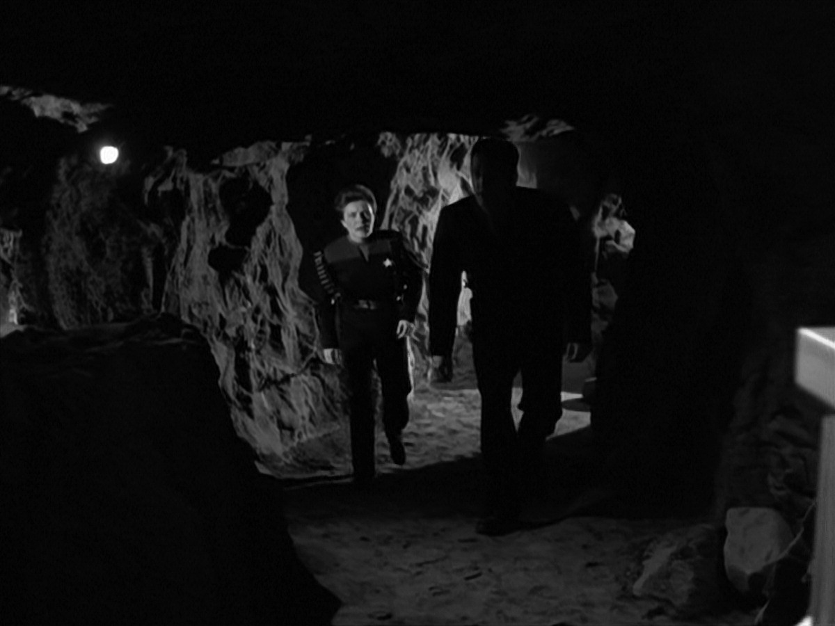 extant_StarTrek_VOY_7x11-Shattered_2023.jpg