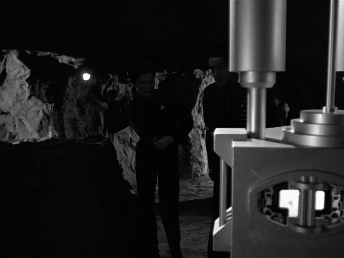 extant_StarTrek_VOY_7x11-Shattered_2028.jpg