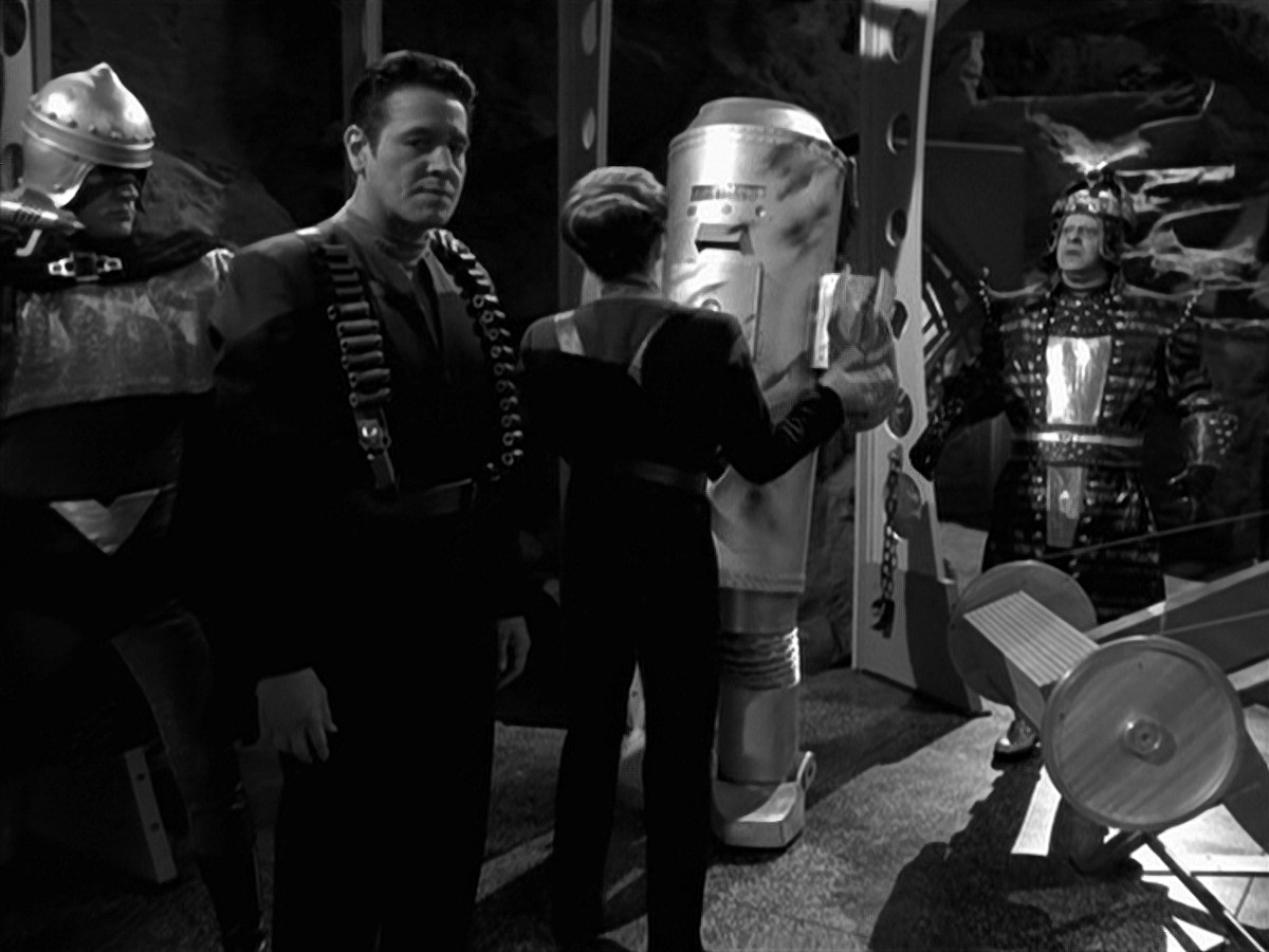 extant_StarTrek_VOY_7x11-Shattered_2114.jpg