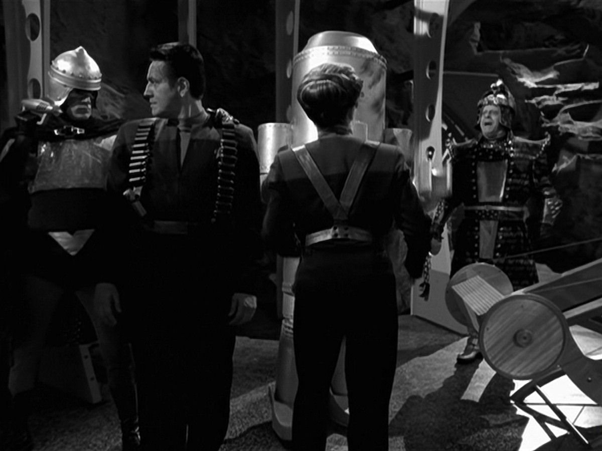 extant_StarTrek_VOY_7x11-Shattered_2117.jpg