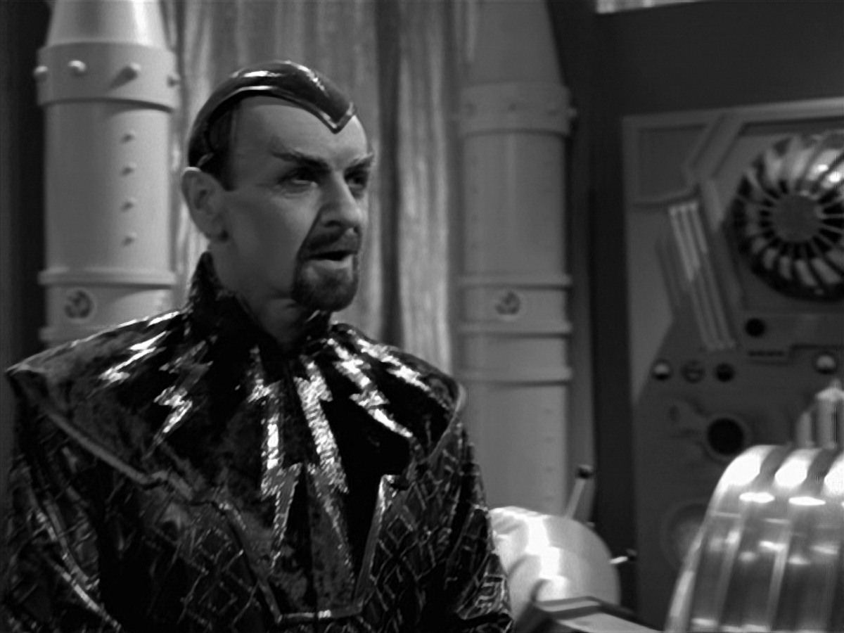extant_StarTrek_VOY_7x11-Shattered_2142.jpg