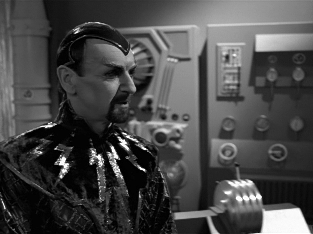 extant_StarTrek_VOY_7x11-Shattered_2145.jpg
