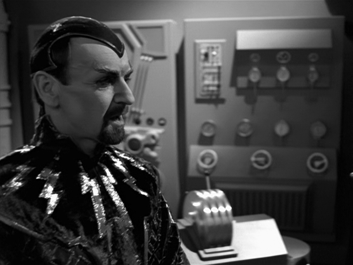 extant_StarTrek_VOY_7x11-Shattered_2146.jpg