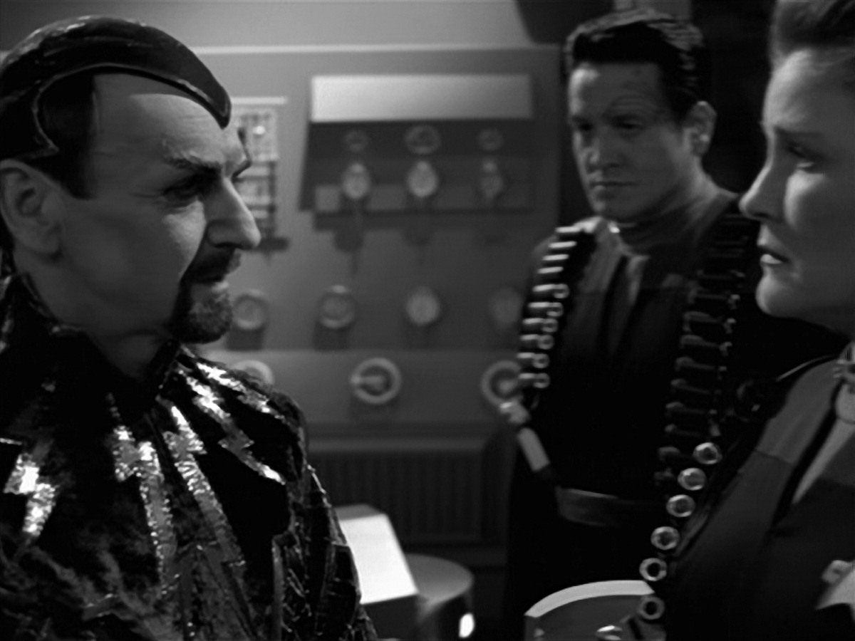extant_StarTrek_VOY_7x11-Shattered_2148.jpg