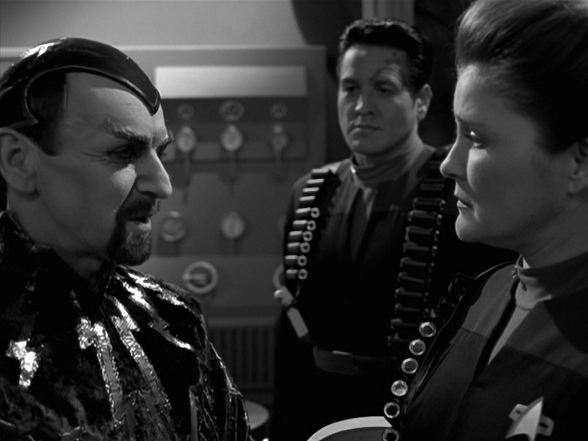 extant_StarTrek_VOY_7x11-Shattered_2152.jpg