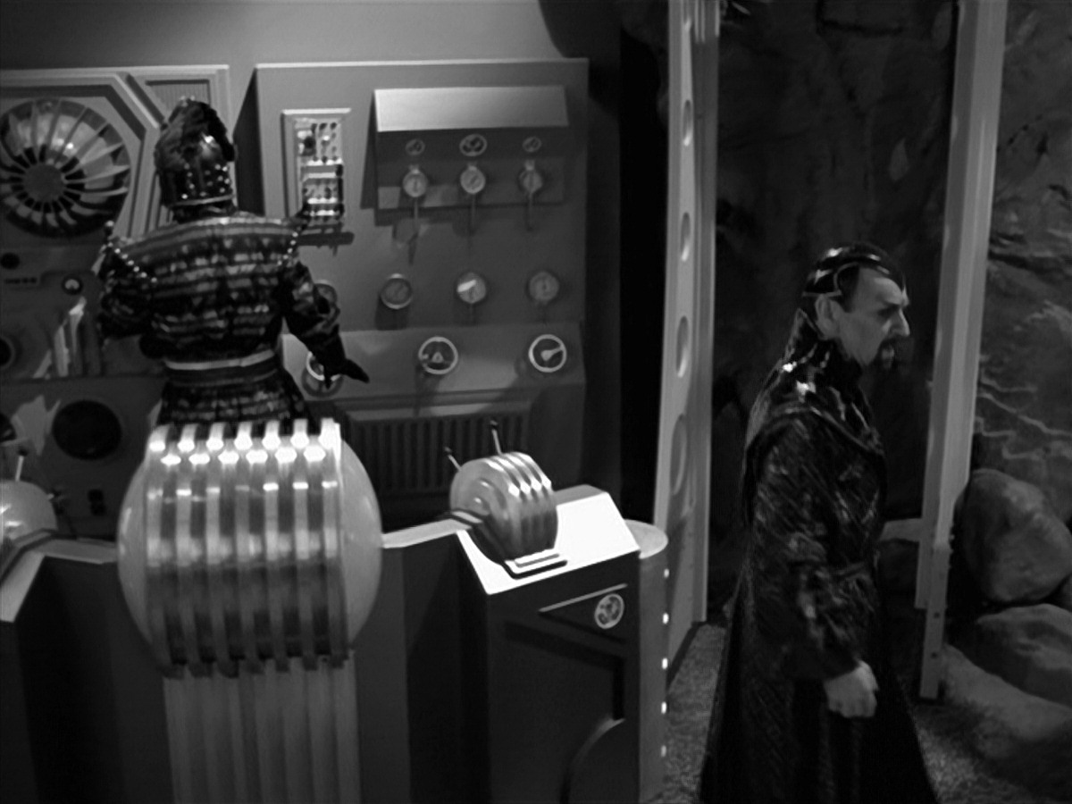 extant_StarTrek_VOY_7x11-Shattered_2186.jpg