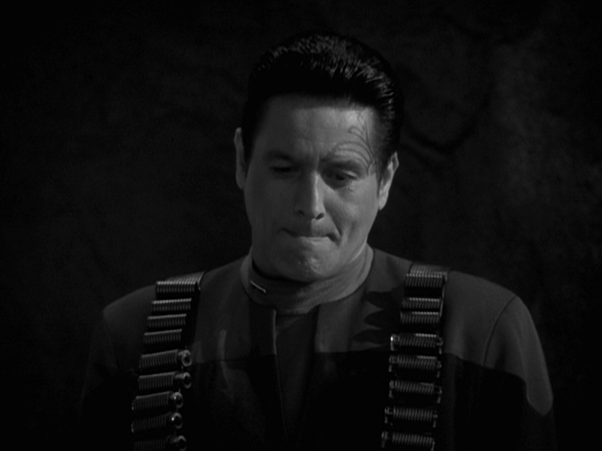 extant_StarTrek_VOY_7x11-Shattered_2276.jpg