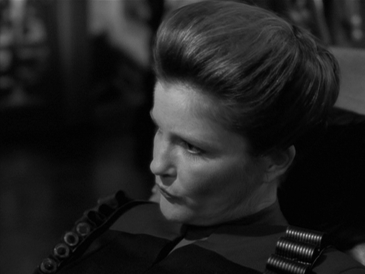 extant_StarTrek_VOY_7x11-Shattered_2277.jpg