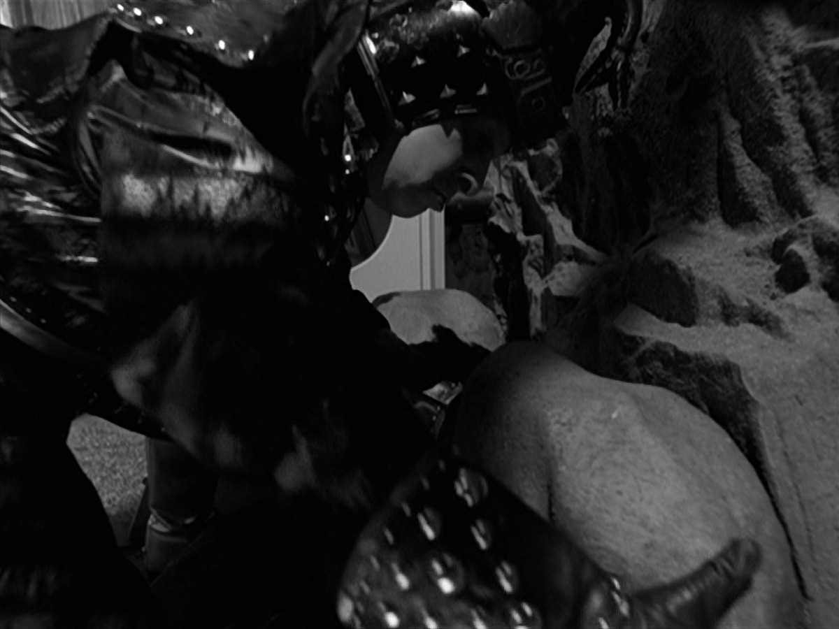 extant_StarTrek_VOY_7x11-Shattered_2307.jpg