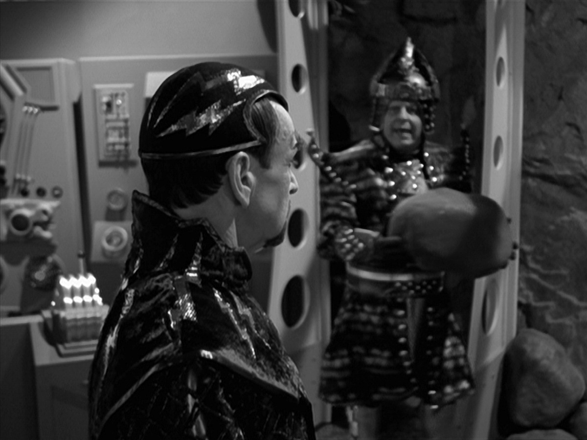 extant_StarTrek_VOY_7x11-Shattered_2312.jpg