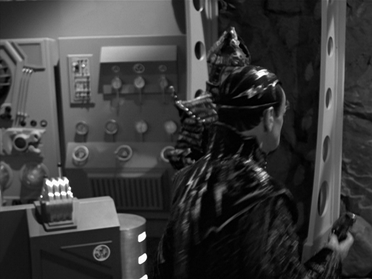 extant_StarTrek_VOY_7x11-Shattered_2331.jpg