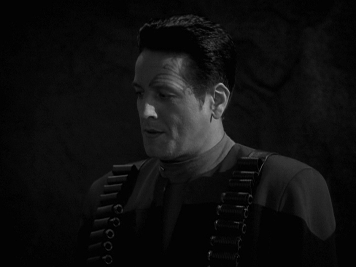 extant_StarTrek_VOY_7x11-Shattered_2335.jpg