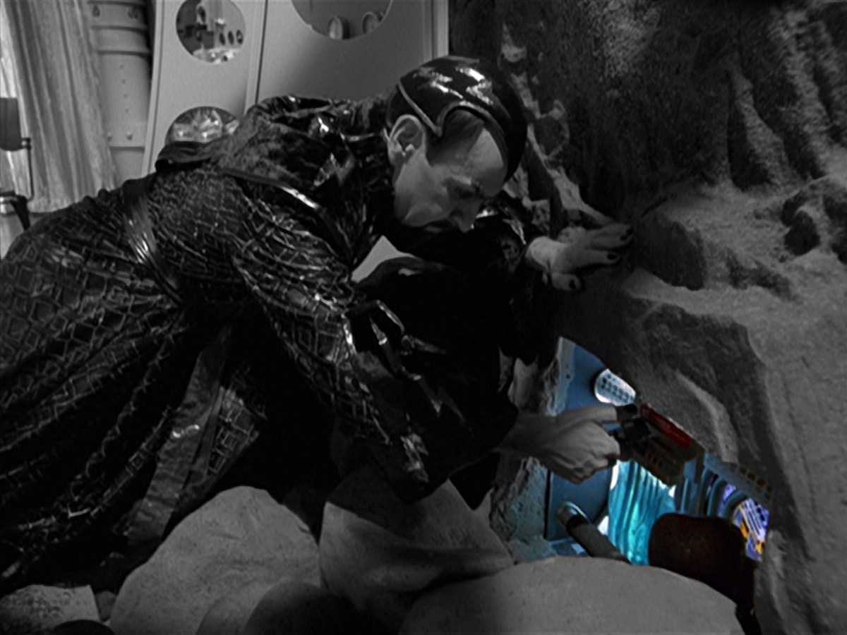 extant_StarTrek_VOY_7x11-Shattered_2337.jpg