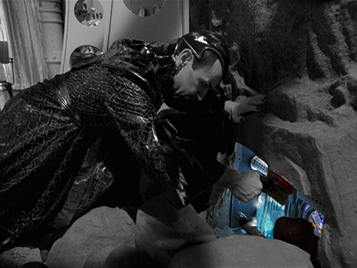 extant_StarTrek_VOY_7x11-Shattered_2339.jpg