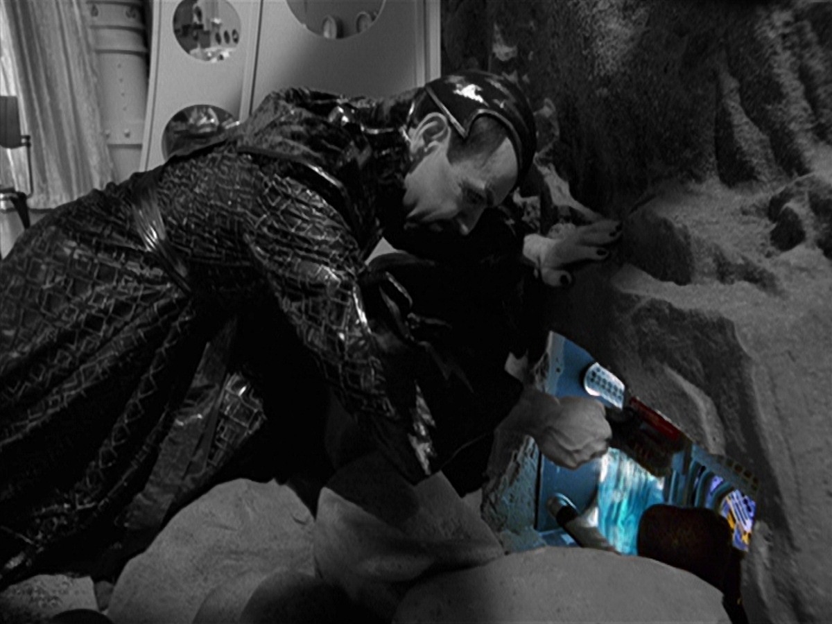 extant_StarTrek_VOY_7x11-Shattered_2340.jpg
