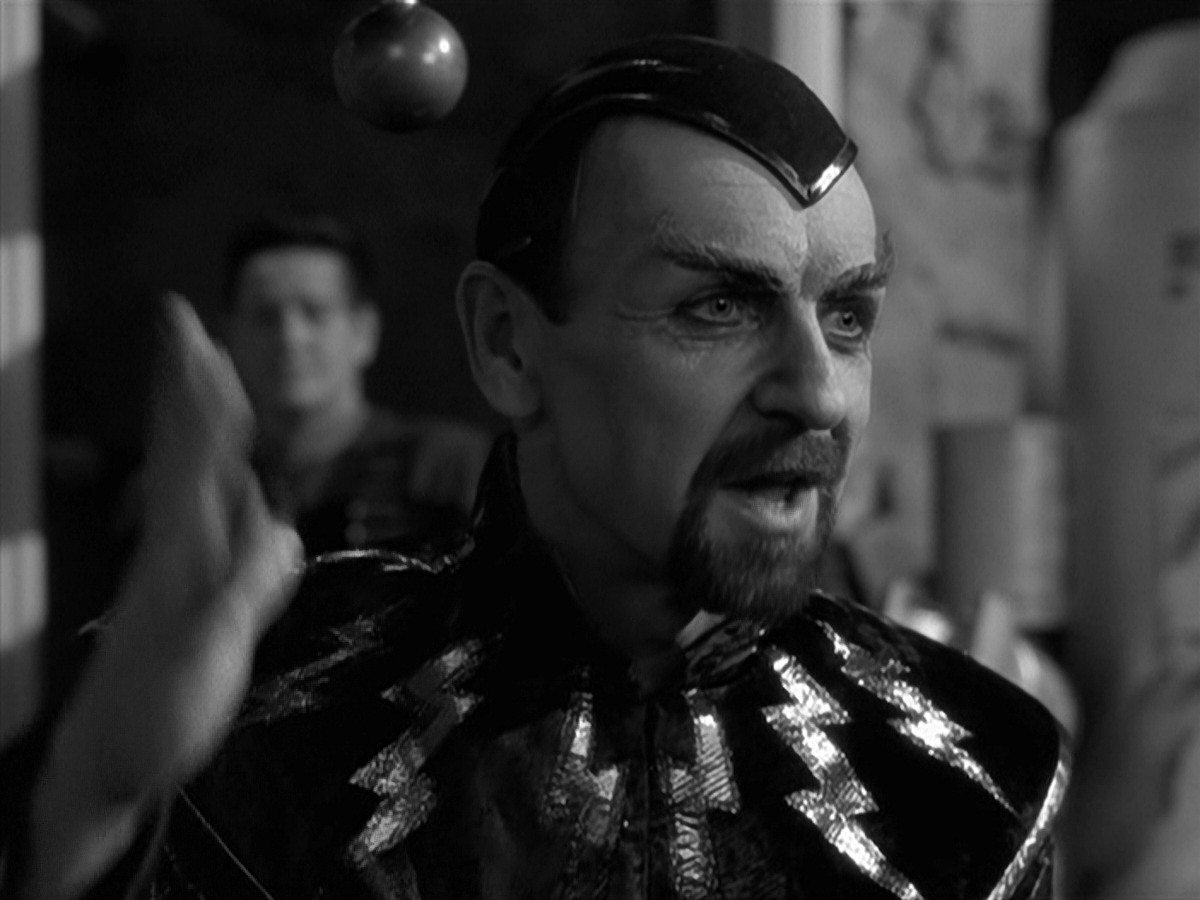 extant_StarTrek_VOY_7x11-Shattered_2375.jpg